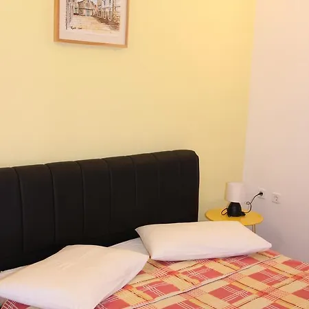 Belic Vinko- House Apartment Jelsa (Hvar)