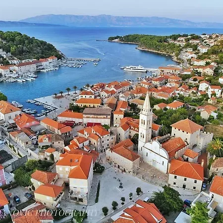 Apartment Belic Vinko- House Jelsa (Hvar)